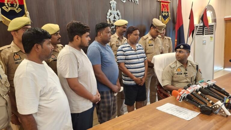 #आजमगढ़ : फर्जी खतौनी दिखाकर 35 लाख की जमीन ठगी करने वाला मास्टरमाइंड समेत चार गिरफ्तार#