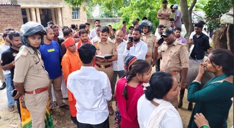 #आज़मगढ़ : धर्मांतरण की सूचना पर पुलिस की कार्रवाई, 10 लोग हिरासत में#