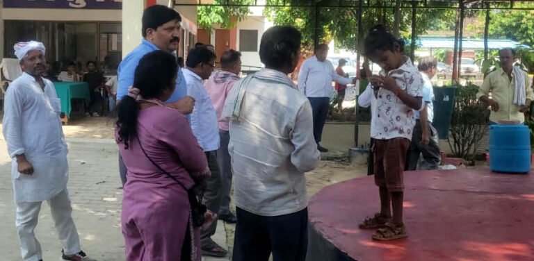 #आजमगढ़ : निजी विद्यालय में छात्रा की पिटाई का आरोप, परिजनों ने दी तहरीर#