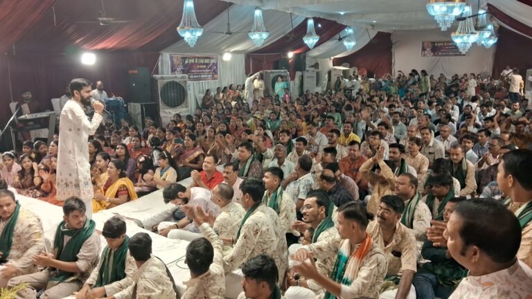 #आजमगढ़ : श्याम भजनों से गूंजा अग्रसेन महिला महाविद्यालय प्रांगण, देर रात तक झूमे श्रद्धालु#