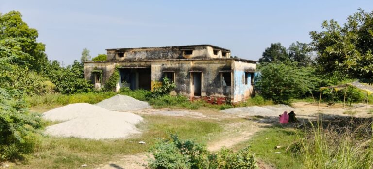 #आज़मगढ़ : डीएपी की किल्लत से किसान परेशान, बाजार में 1800 रुपये तक पहुंची बोरी#