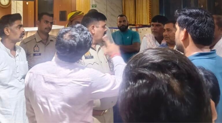 #आजमगढ़: प्रसव के दौरान नवजात की मौत, अस्पताल पर लापरवाही का आरोप#