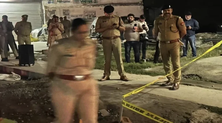 #रामलीला मेला कमेटी के विवाद में खूनी संघर्ष, तीन लोगों की मौत, दो पक्षों के बीच विवाद के बाद रायफल से हुई ताबड़तोड़ फायरिंग ; मुख्य आरोपी सहित तीन हिरासत में#