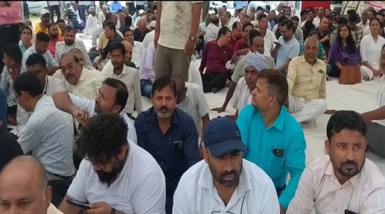 #विकास भवन में दूसरे दिन भी ग्राम पंचायत एवं ग्राम विकास सचिवों का धरना जारी, अधिकारियों पर सुनवाई नहीं करने का आरोप#
