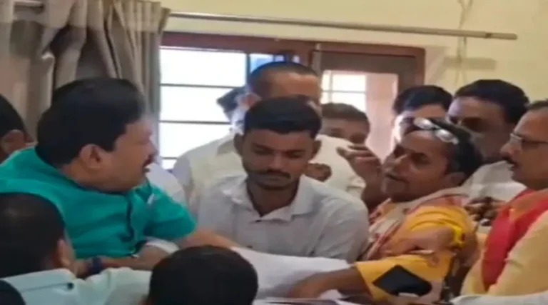 #भाजपा कार्यालय में बवाल, नेताओं के गुट आपस में भिड़े, घंटों तक मचा रहा हंगामा, वीडियो वायरल#